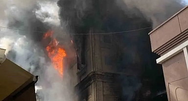 İzmir Kemeraltı'nda yangın paniği! Tarihi çarşıda alevler yükseldi