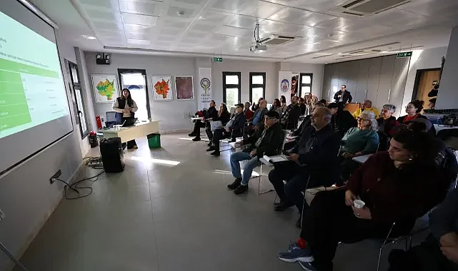 Efes Selçuk’ta aronya ve ahududu eğitimi üreticilere sunuldu