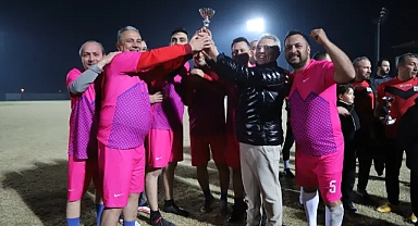 Nazilli Belediyesi turnuvasında kupayı Özel Kalem aldı